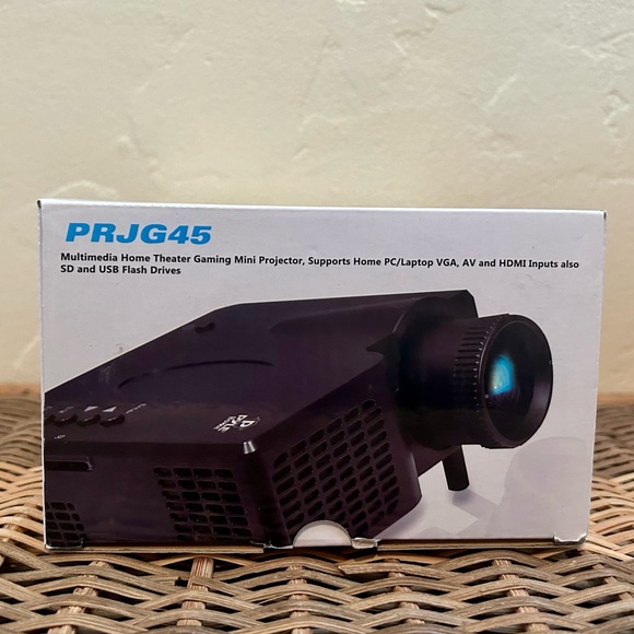 Mini Projector Portable - Picture 5 of 7